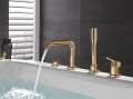 Nowoczesna bateria wannowa Grohe Essence Professional z wylewką i słuchawką prysznicową