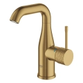 Metalowa dźwignia o młotkowanej strukturze w baterii GROHE Essence 24173GF1